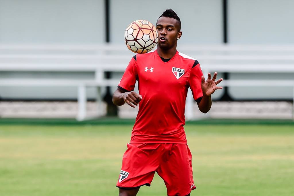 Kelvin sabe que o Porto não abrirá mão facilmente do zagueiro Maicon (Foto: Fernando Dantas/Gazeta Press)