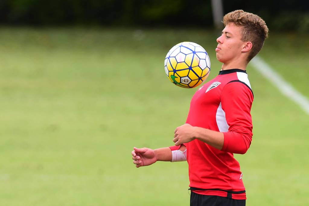 Lucas Fernandes durante treino do São Paulo no CT da Barra Funda,em Sao Paulo,SP 23/05/2016 Foto:Sergio Barzaghi/Gazeta Press
