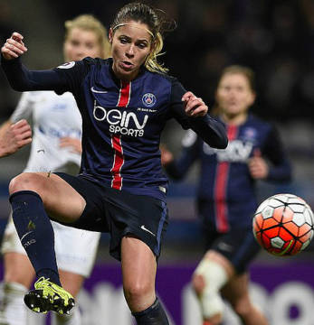 Com a camisa do PSG, Érika foi vice-campeã do Campeonato Francês (Foto: Divulgação)