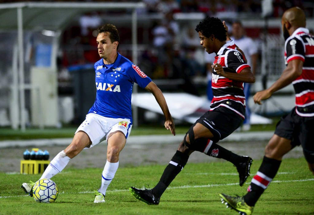 O líder do Brasileiro suportou a pressão do Cruzeiro e construiu a goleada (foto: Anderson Stevens/Light Press/Cruzeiro)