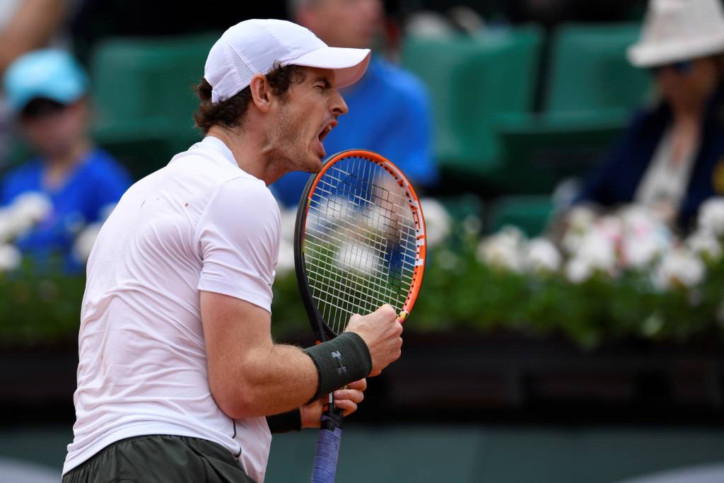 Andy Murray passou pelo gigante croata Ivo Karlovic (Foto: Martin Bureau/AFP)