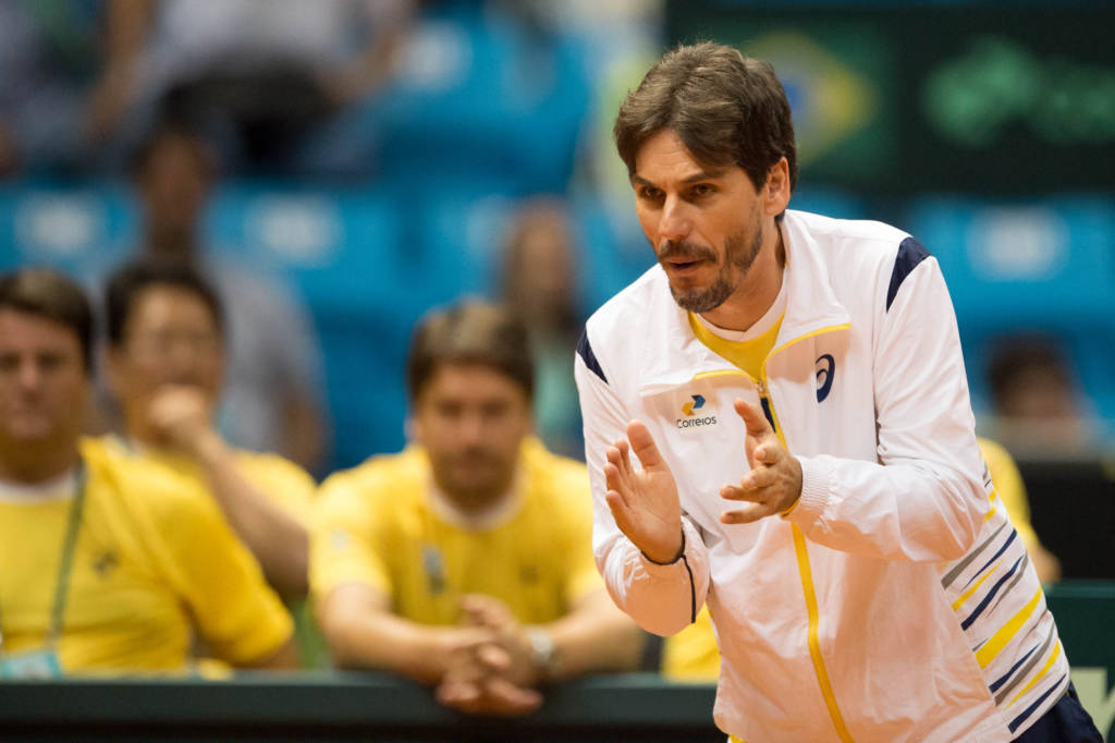 João Zwetsch escolheu quadra dura para facilitar adptação dos brasileiros ao Rio 2016 (Foto: Fernando Dantas/Gazeta Press)