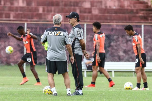 O técnico Marcelo Olvieira tem muita dor de cabeça para escalar a equipe do Galo (Foto: Bruno Cantini/Atlético-MG)