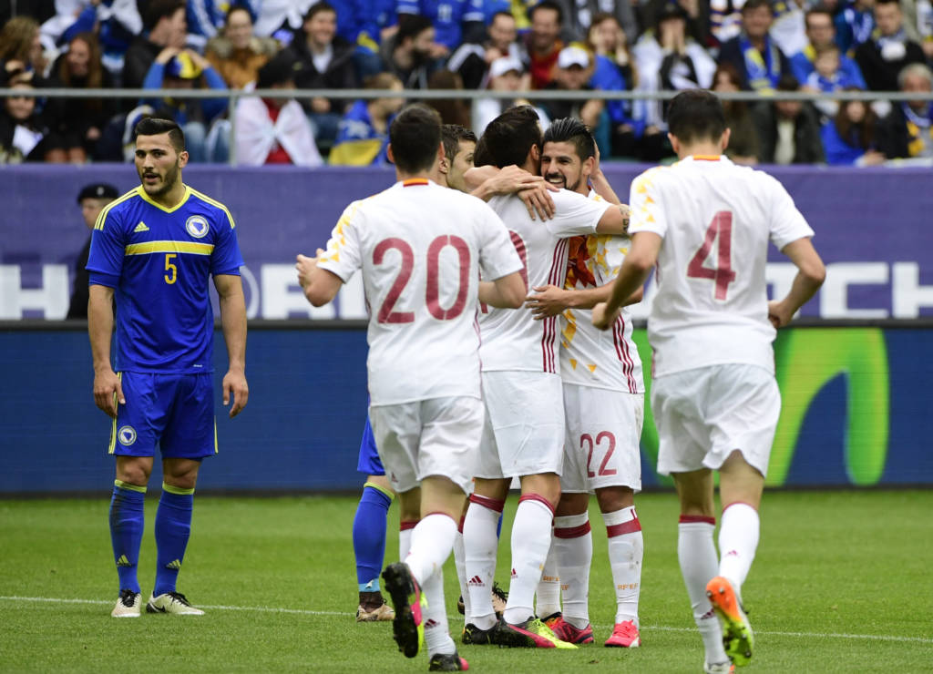 Nolito (camisa 22) foi o destaque da vitória espanhola (Foto: Pierre-Philippe Marcou/AFP) 