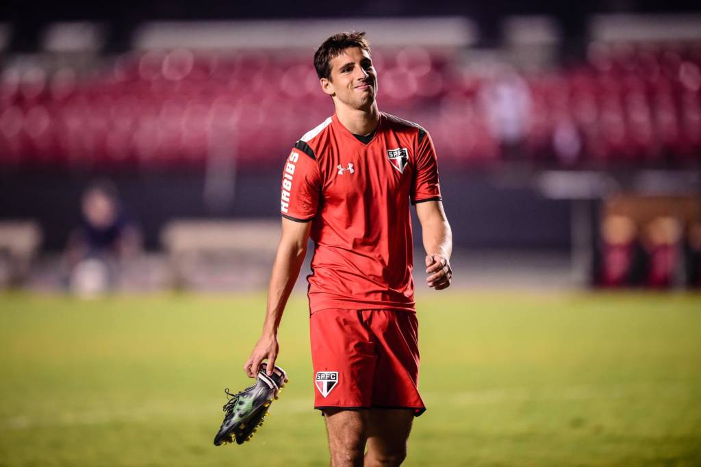 Jonathan Calleri vai à Itália resolver problemas com seu passaporte (Foto: Fernando Dantas/Gazeta Press)