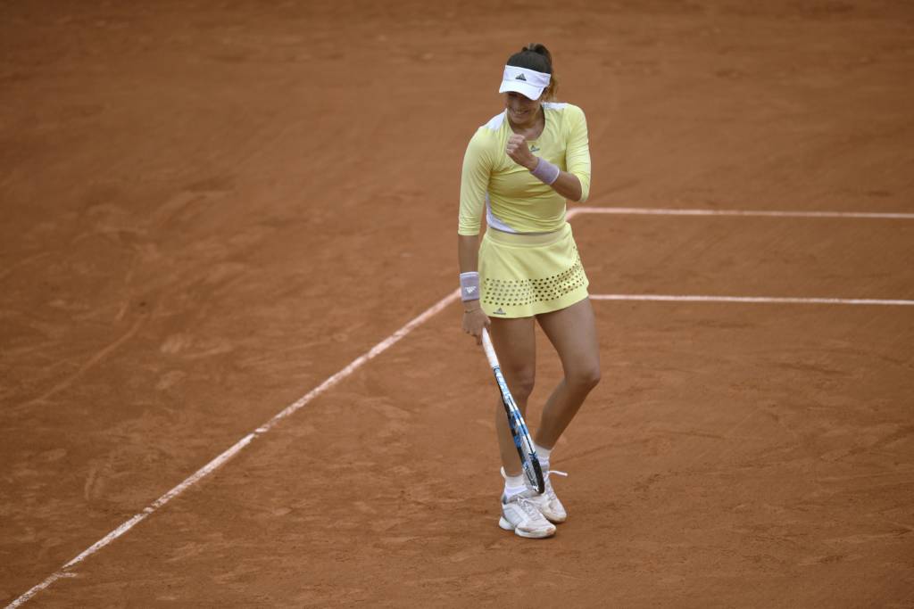 Garbiñe Muguruza passou sem sustos por Svetlana Kuznetsova (Foto: Martin Bureau/AFP)