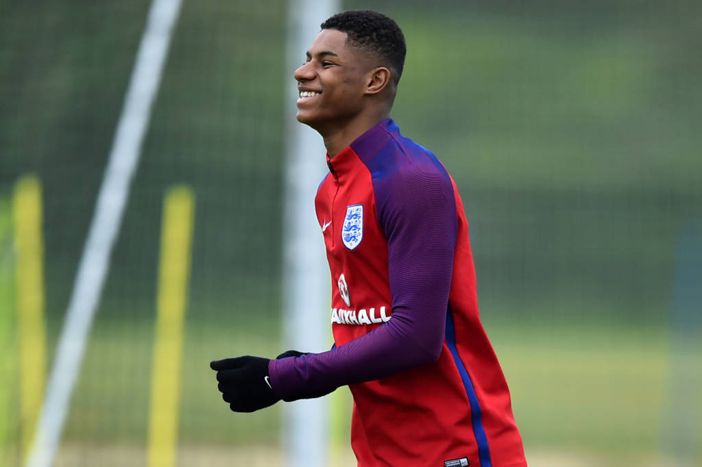 Marcus Rashford, de 18 anos, assinou a renovação co o manchester United por mais quatro anos (Foto: Ben Stansall/AFP)