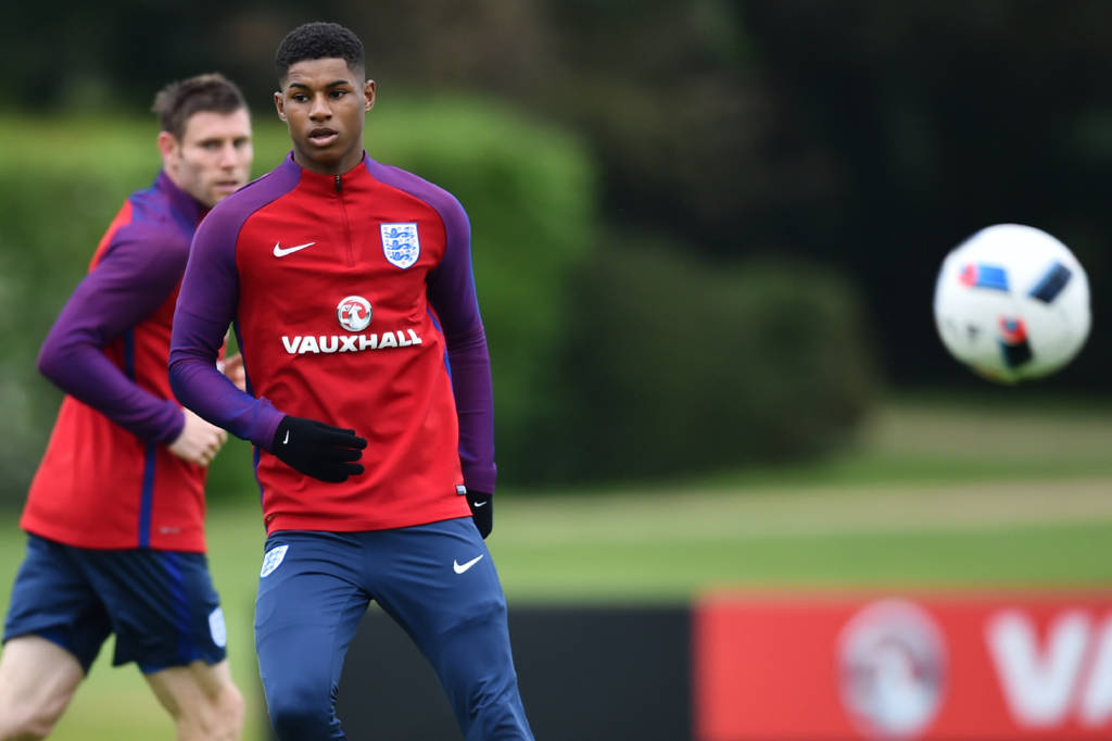 Marcus Rashford e James Milner em sessão de treinamento para a Eurocopa (Foto: Ben Stansall/AFP)