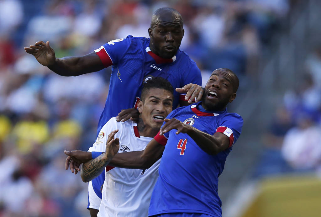 Peru's Paolo Guerrero (C) vies for the ball with Haiti's Jean Marc Alexandre (TPO) and Kim Jaggy during their Copa America Centenario football tournament in Seattle, Washington, United States, on June 4, 2016. / AFP PHOTO / Jason REDMOND