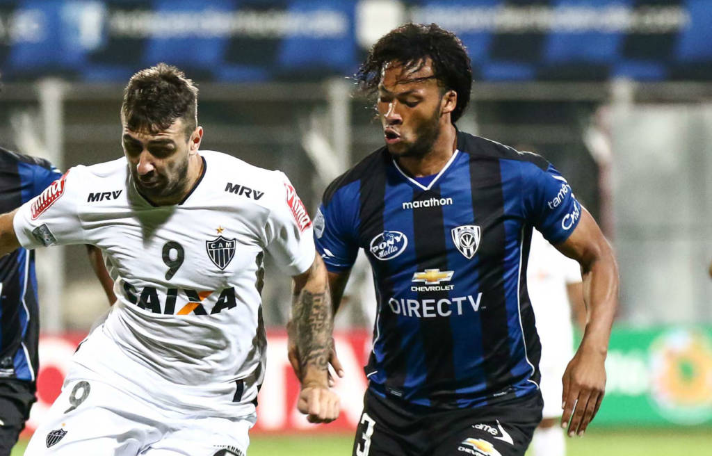 Mina atuou por duas vezes contra o Galo na Libertadores deste ano (Bruno Cantini/CAM)