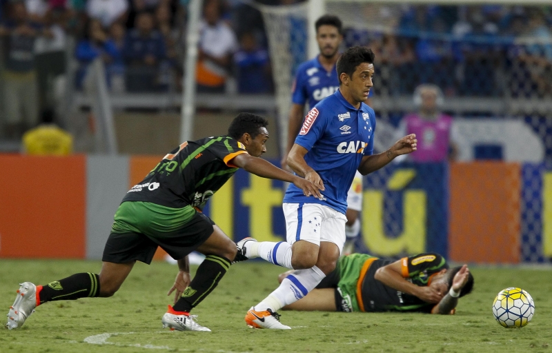 Robinho foi emprestado pelo Palmeiras ao Cruzeiro por um ano e meio (Foto: Washington Alves/Light Press)