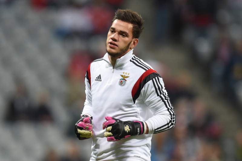 O brasileiro Ederson Moraes, campeão português de 2015/16 pelo Benfica (Foto: Christof Stache/AFP)