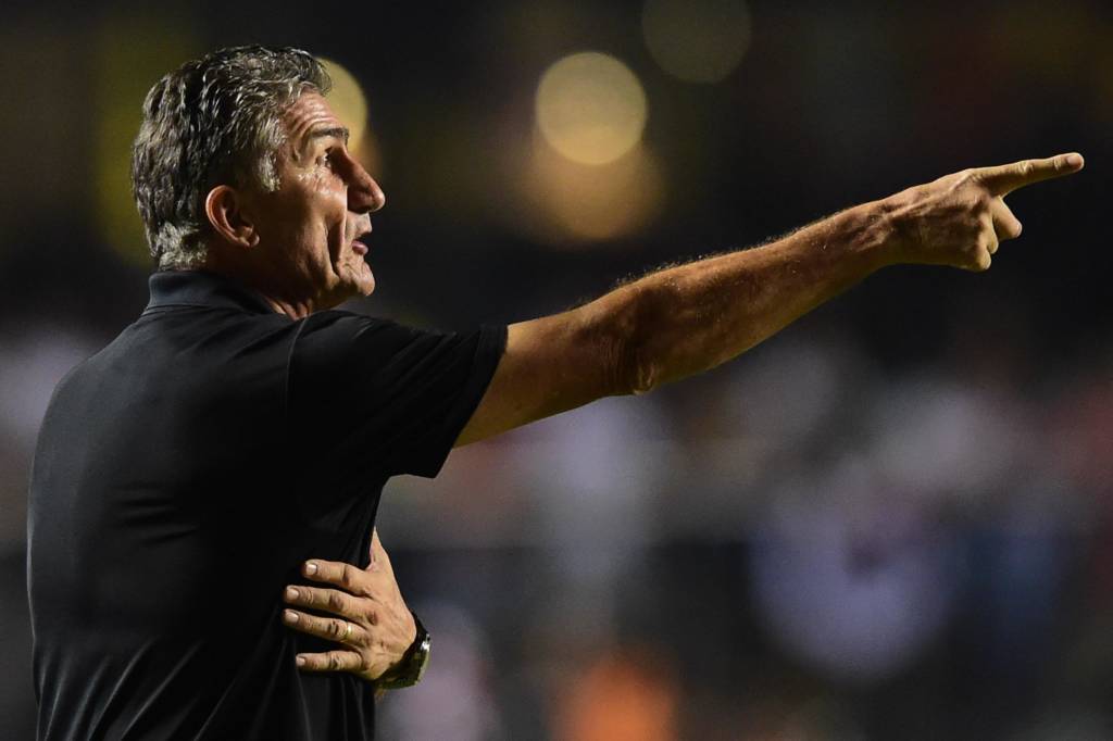 Edgardo Bauza, técnico do São Paulo FC, durante partida contra o River Plate, da Argentina, válida pela quinta rodada do Grupo 1 da Copa Libertadores da América 2016.