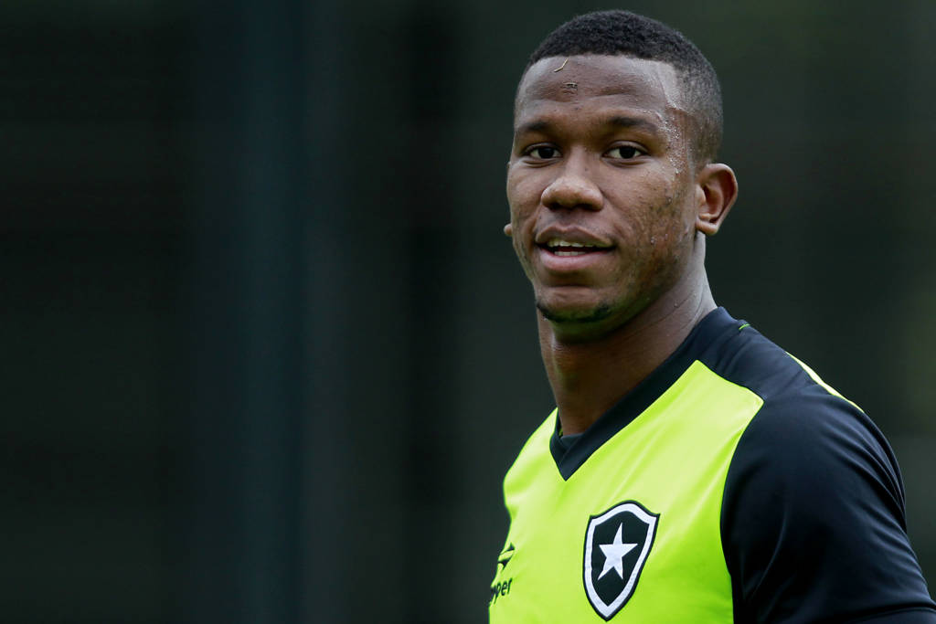 O jovem Ribamar pediu tranquilidade ao time (Foto: Vitor Silva/SSPress/Botafogo)