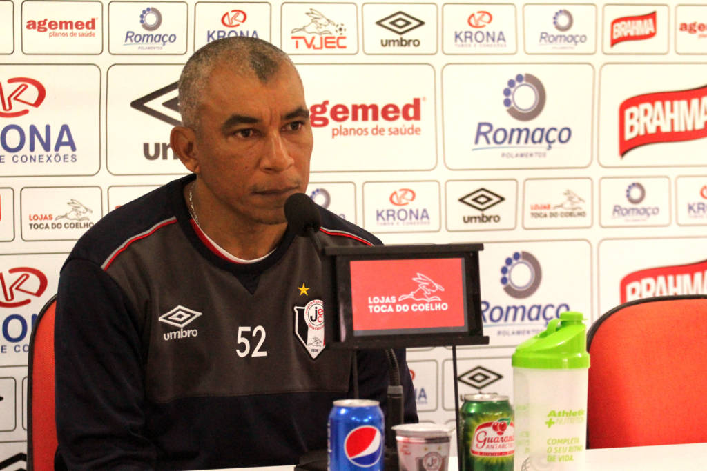 O técnico Hemerson Maria, do Joinville, em coletiva de imprensa na manhã desta sexta-feira (Foto: Divulgação/JEC)
