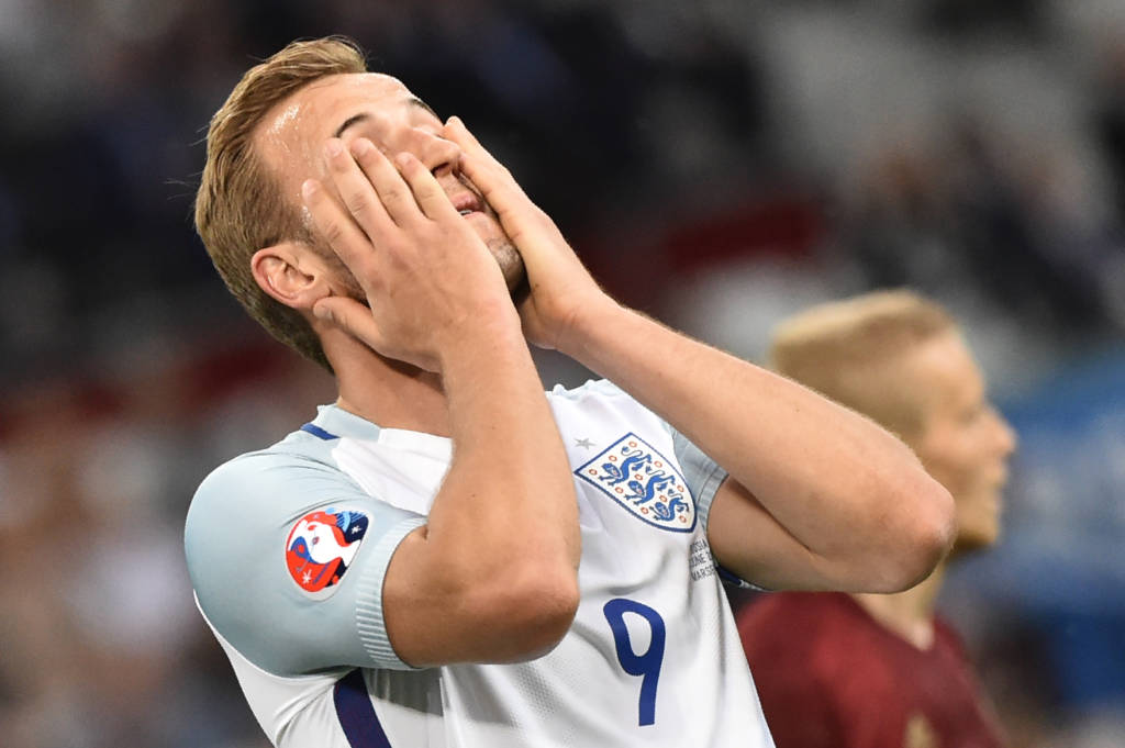 Seleção inglesa, defendida por Harry Kane, cedeu empate no fim (Foto: Bertrand Langlois/AFP)