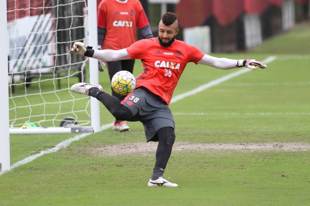 Alex Muralha, goleiro do Flamengo, no treinamento desta sexta-feira (Foto: Gilvan de Souza/Flamengo)