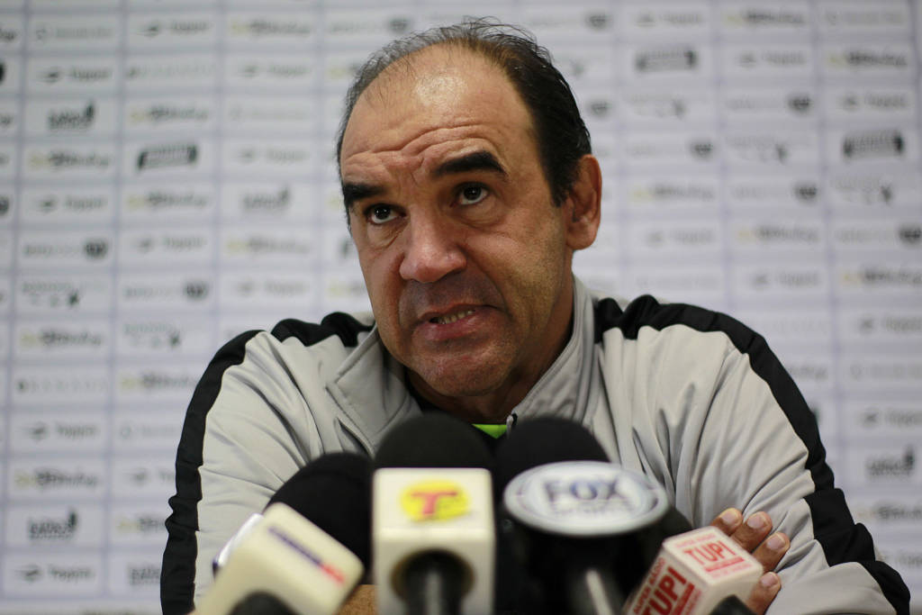 O técnico Ricardo Gomes, em coletiva neste domingo (Foto: Vítor Silva/SSPress/Botafogo) 