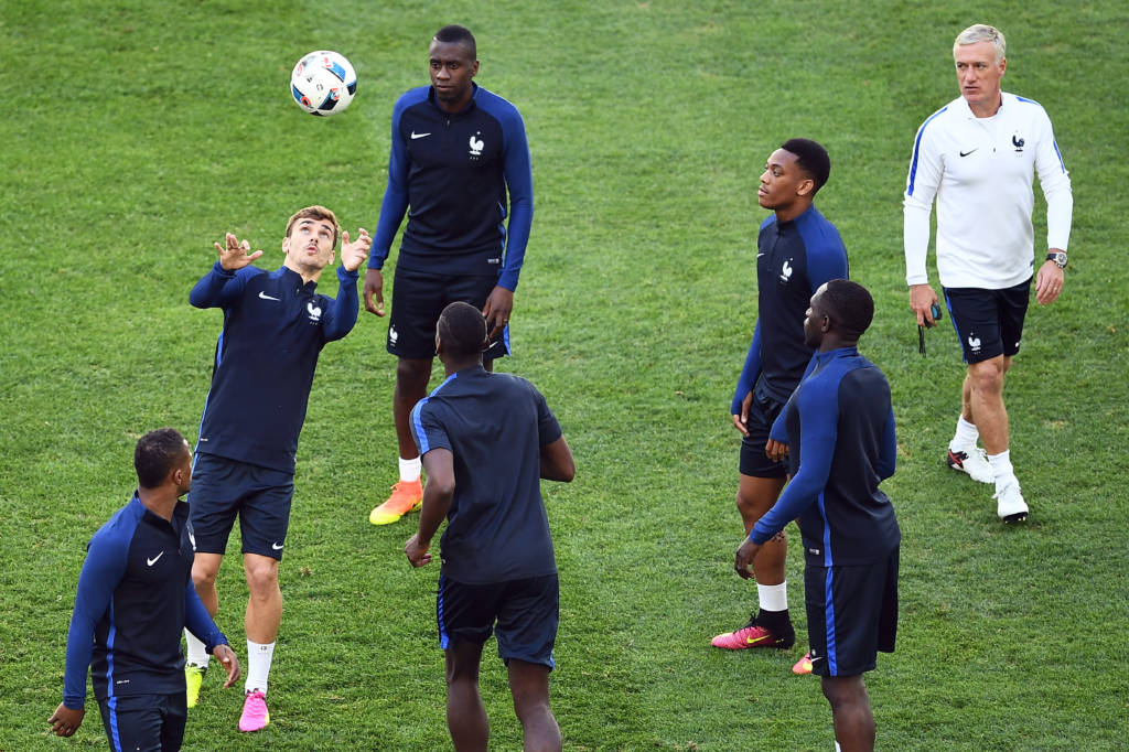 Bleus podem garantir vaga na fase de mata-mata logo na segunda rodada (Foto: Anne-Christine Poujoulat/AFP)