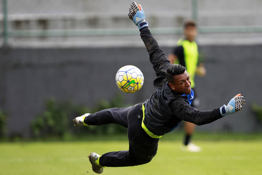 Para o experiente goleiro Sidão, os jogadores têm que assumir a responsabilidade e buscar vencer (Foto: Vitor Silva/SSPress/Botafogo)