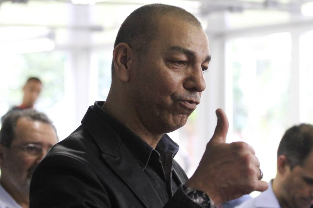 Onde está um ex -defensor da Flamengo para se mudar?