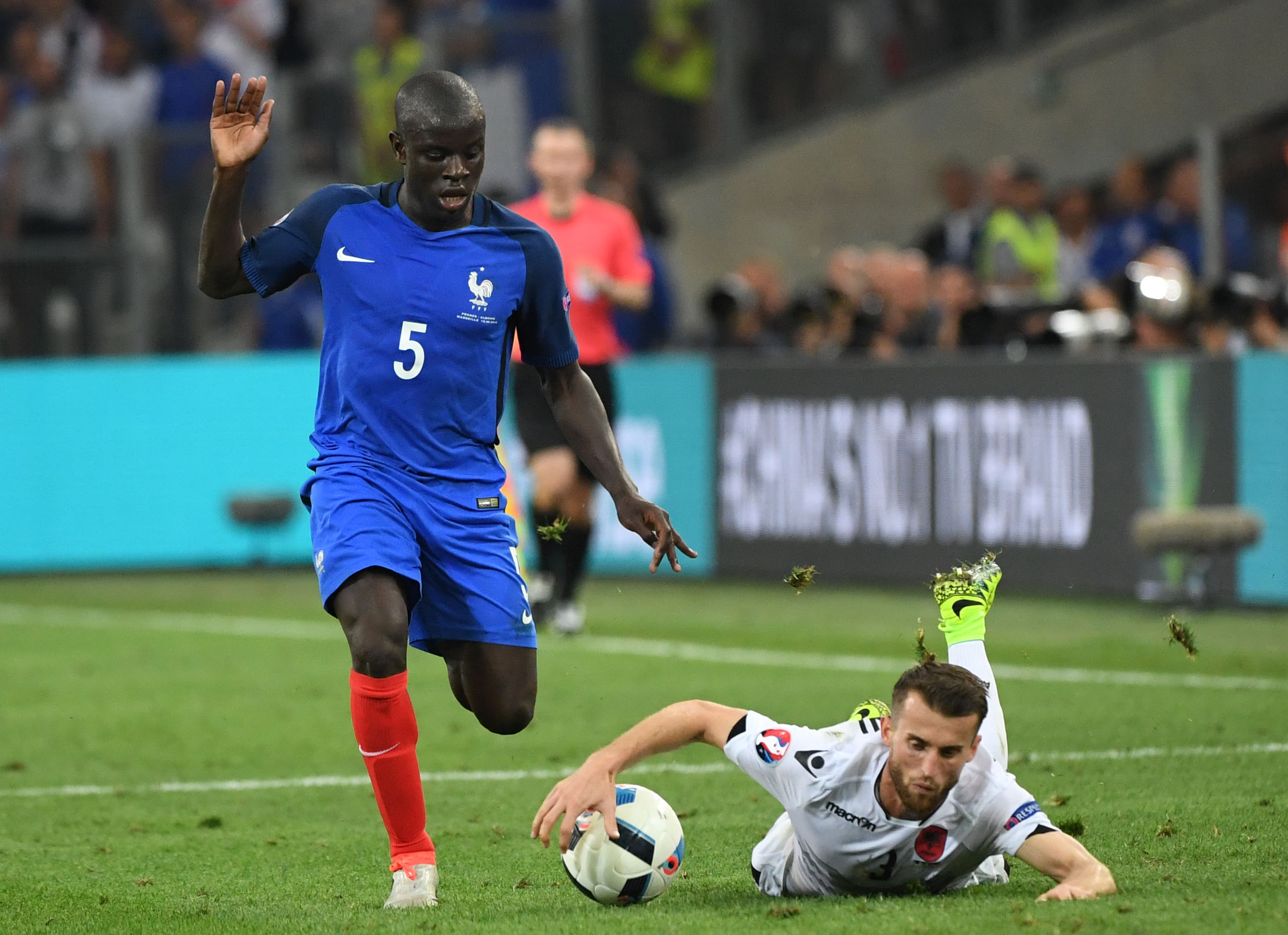 Joia francesa não esconde problemas dos Bleus, mas promete melhora (Foto: BORIS HORVAT / AFP) 