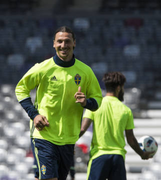 Após o empate na primeira rodada, Ibra quer dar a vitória para a Suécia (Foto: Jonathan Nackstrand/AFP)