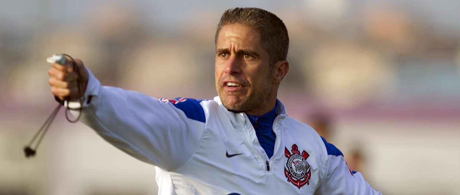 Sylvinho atuou como auxiliar técnico de Mano Menezes e Tite (Foto: Daniel Augusto Jr. / Ag. Corinthians)