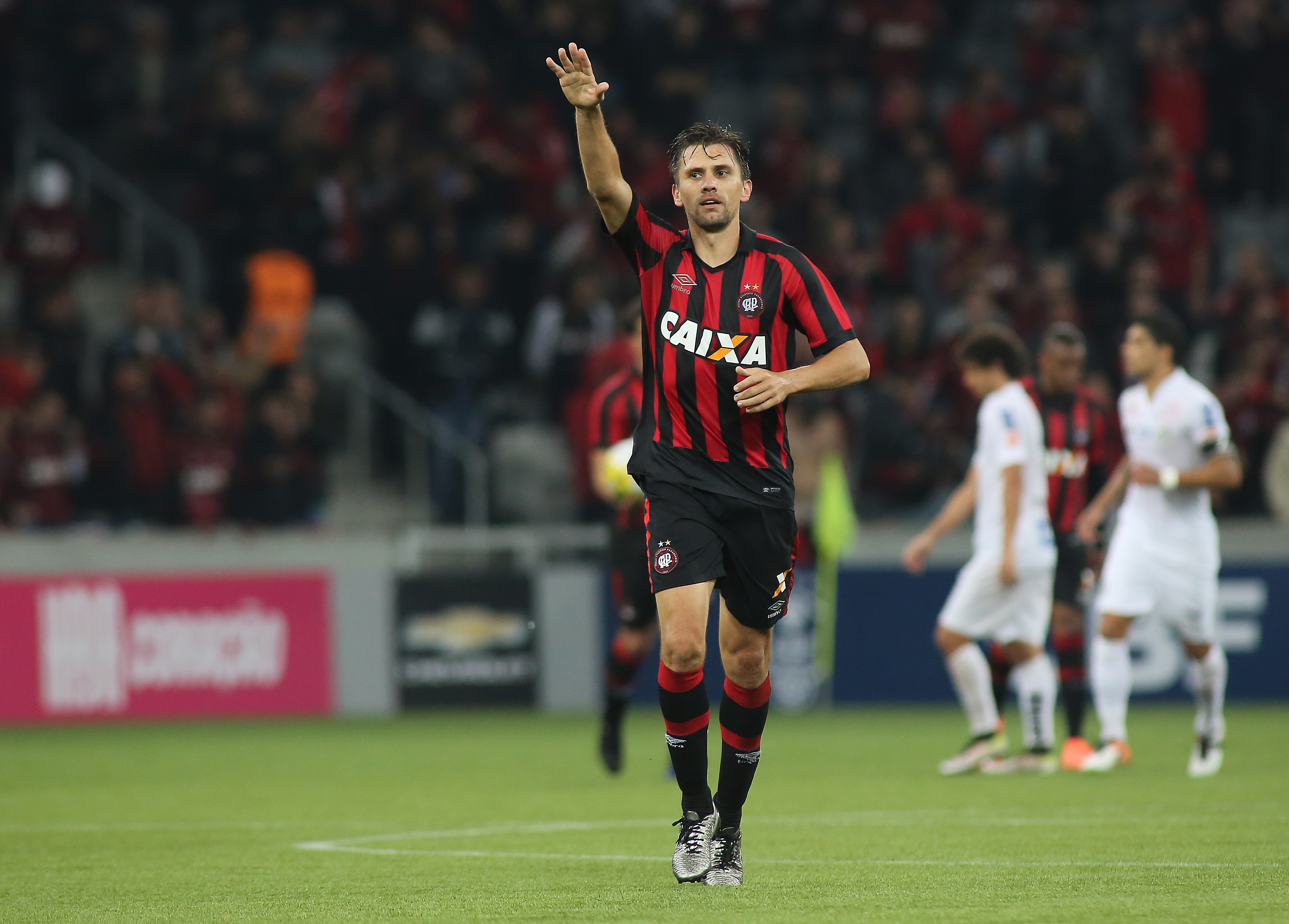 Paulo André marcou o único gol do jogo, aos 43 minutos do segundo tempo (Foto: Giuliano Gomes/Gazeta Press)