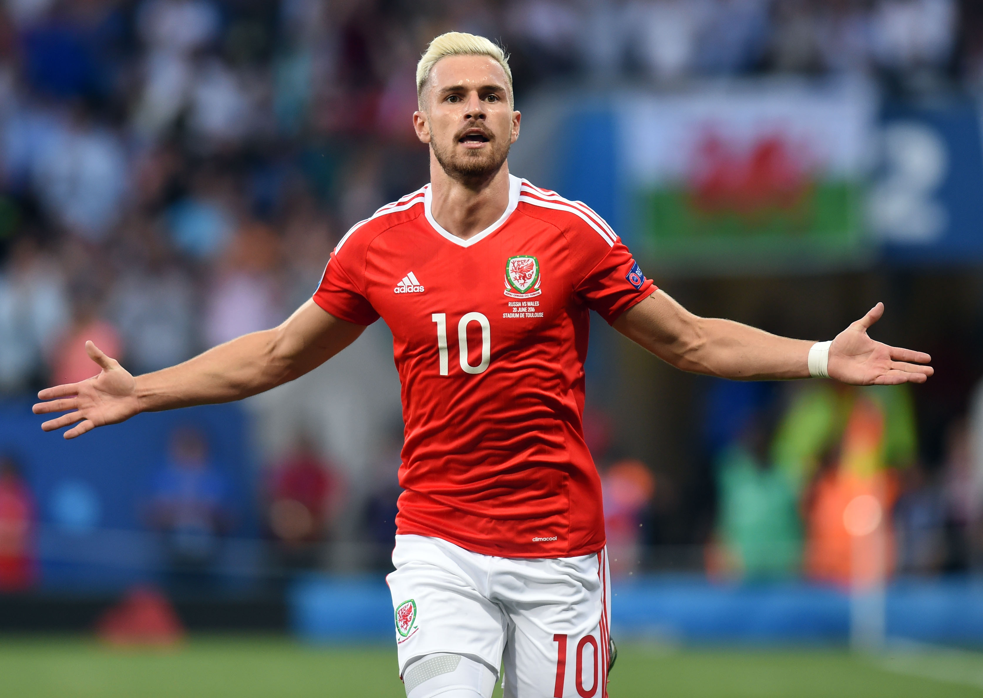 Ramsey mostra categoria para fazer segundo gol do jogo (Foto: Rémy Gabalda/ AFP) 