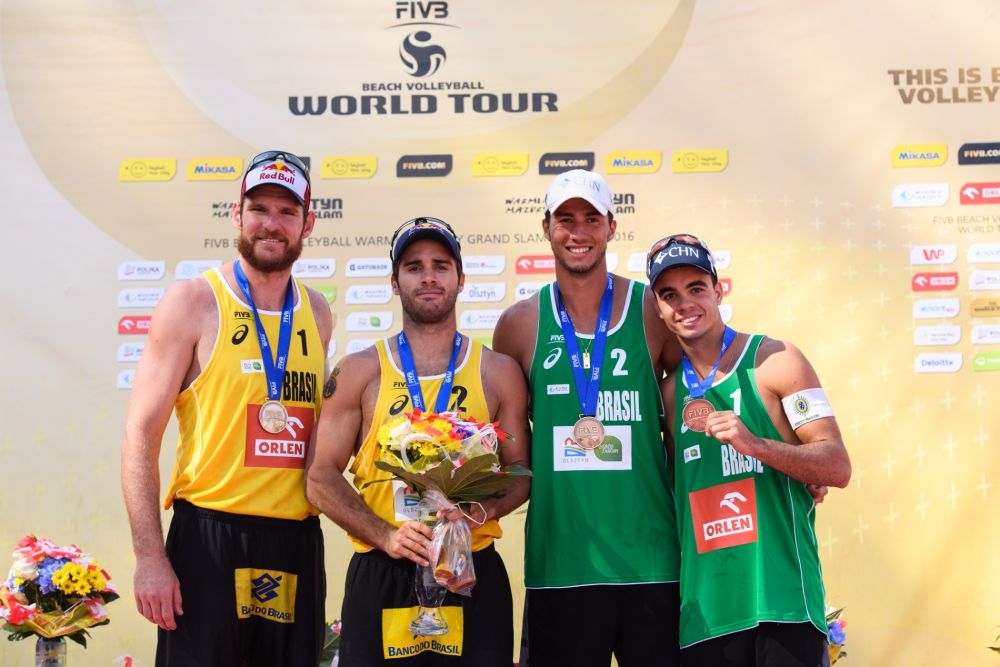 Duplas brasileiras subiram ao pódio na Polônia (Foto: Divulgação/FIVB)