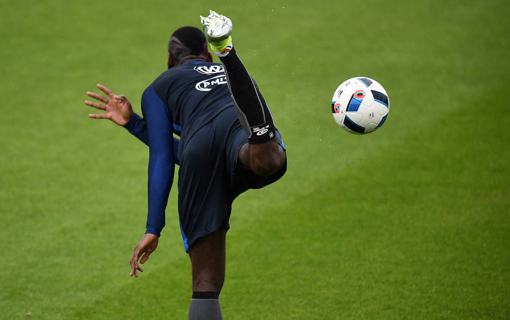 Pogba está com a seleção da França participando da Eurocopa (Foto: AFP)