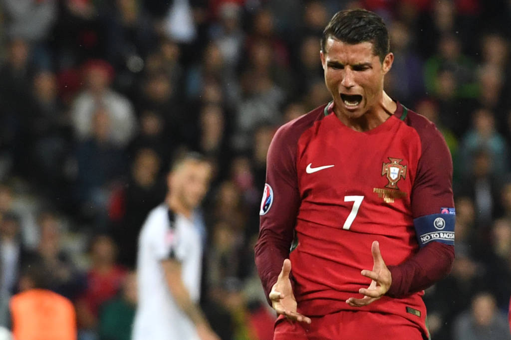 Cristiano Ronaldo foi criticado após perder pênalti contra a Áustria (Foto: Francisco Leong/AFP)