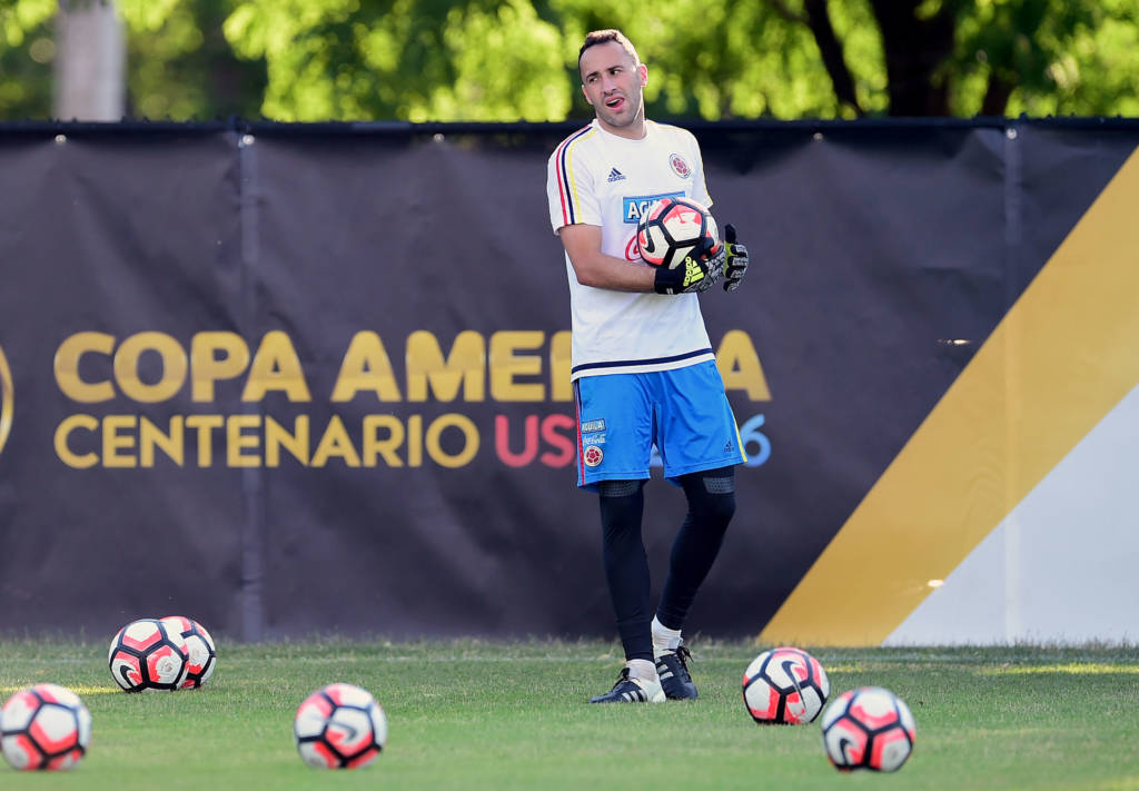 O goleiro Ospina não quer ser a nova vítima do ataque chileno (foto: Alfredo Estrella/AFP)