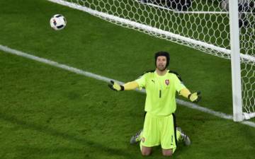 Petr Cech, principal jogador da República Tcheca lamenta gol sofrido e eliminação (Foto: PHILIPPE HUGUEN/AFP)