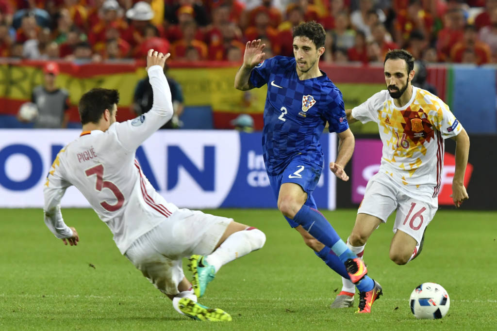 Jornal italiano confirma acerto de Šime Vrsaljko com equipe madrilenha (Foto: GEORGES GOBET / AFP)