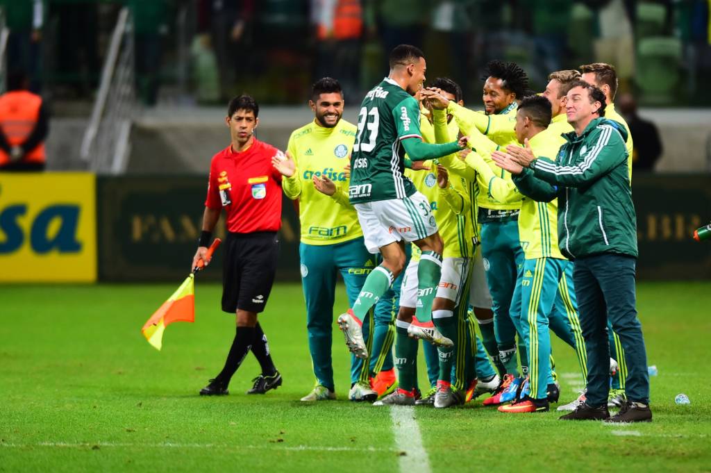 Gabriel Jesus conta com a torcida de seus companheiros para ficar no Palmeiras (Foto: Sergio Barzaghi/Gazeta Press)