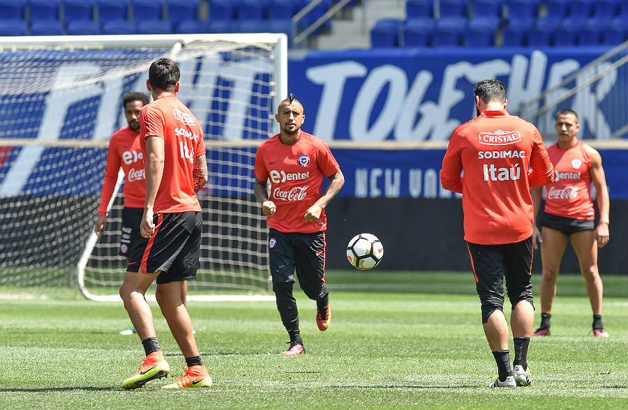 Vidal retorna ao time depois de cumprir suspensão e mira mais um título pelo Chile (Foto: Nicholas Kamm/AFP)