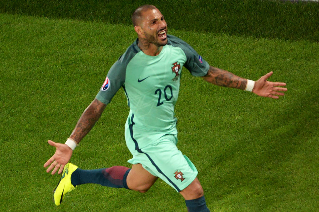 Quaresma marcou nos minutos finais e garantiu a classificação de Portugal (Foto: Francois Lo Presti/AFP)