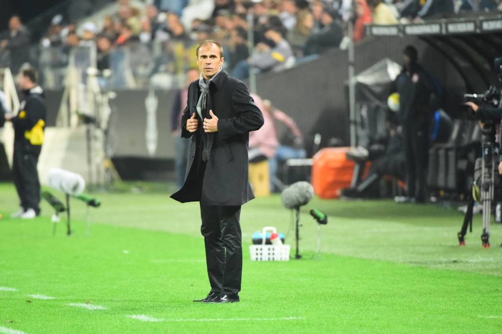 O time do técnico Milton Mendes não vence há três jogos (Foto:Sergio Barzaghi/Gazeta Press)