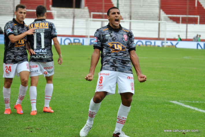 Novo reforço, centroavante chega a BH neste sábado para assinar contrato de quatro temporadas com o Cruzeiro (Huracán/Divulgação)