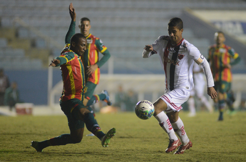 O Oeste voltou a vencer após quatro partidas (Foto: Renato Silvestre) 