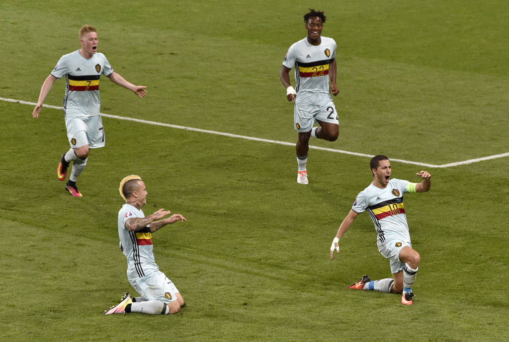 Inspirado, Hazard deu assistência e marcou o terceiro gol da Bélgica na partida (Foto: Pascal Cavani/AFP)