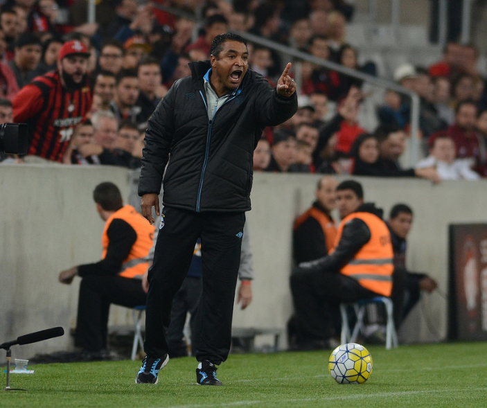 Roger Machado pode fechar com o Galo (Foto: Gustavo Oliveira/Atlético-PR)