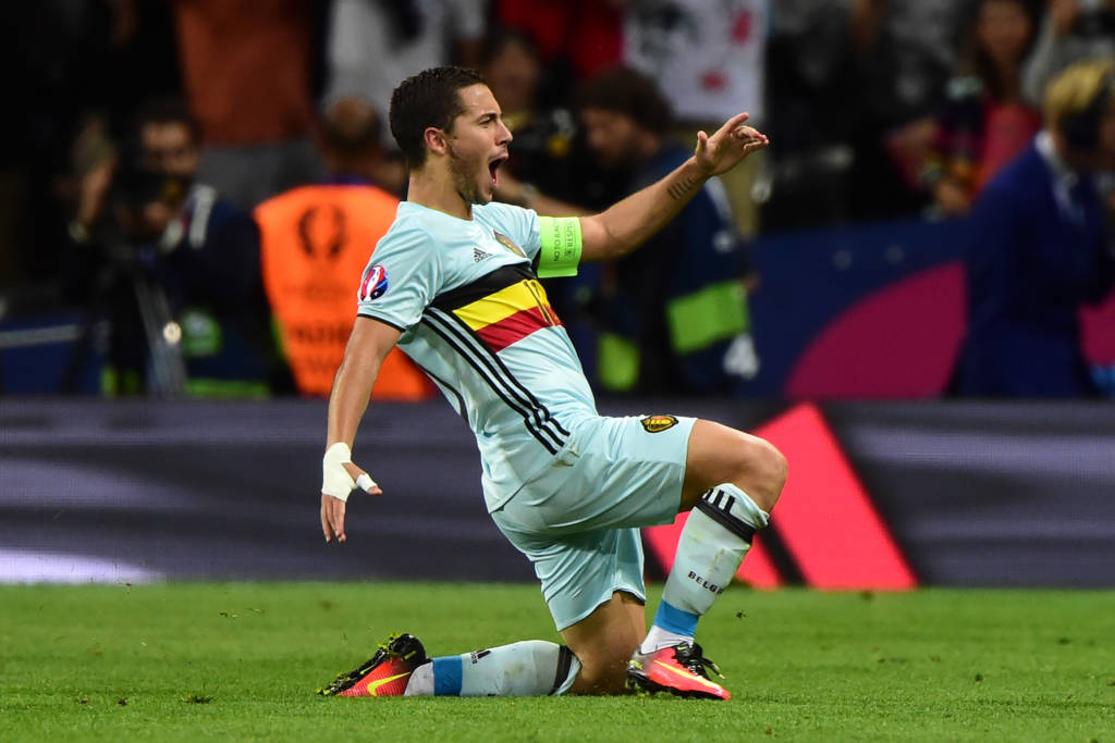 Hazard comemora seu gol, o terceiro da Bélgica na vitória sobre a Hungria, por 4 a 0 (Foto: Attila Kisbenedek/AFP)