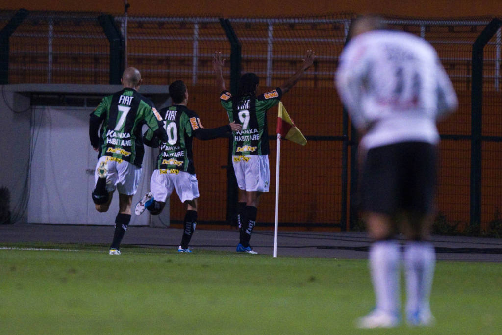 Em 2011, Kempes anotou para o América-MG no Pacaembu, mas Jorge Henrique e Paulinho deram a vitória ao Corinthians (foto: Fernando Dantas/Gazeta Press)