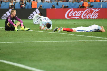 Jornais colocam derrota para a Islândia como a mais "humilhante e vergonhosa" da história da Inglaterra (Foto: AFP/PAUL ELLIS)