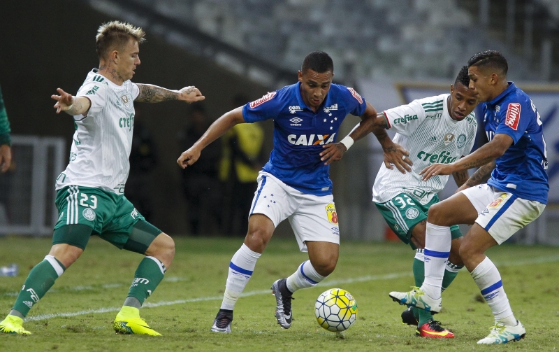 Ex-Jogador do Cruzeiro Detido Após Conflito Durante Bloco de Carnaval