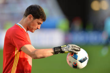 Goleiro veterano questionou banco de reservas na seleção (Foto: AFP)