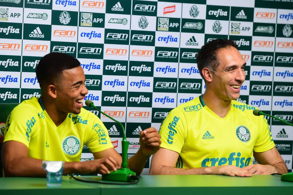 Gabriel Jesus e Fernando Prass concederam coletiva após serem convocados para as Olimpíadas (Foto: Sergio Barzaghi/Gazeta Press)